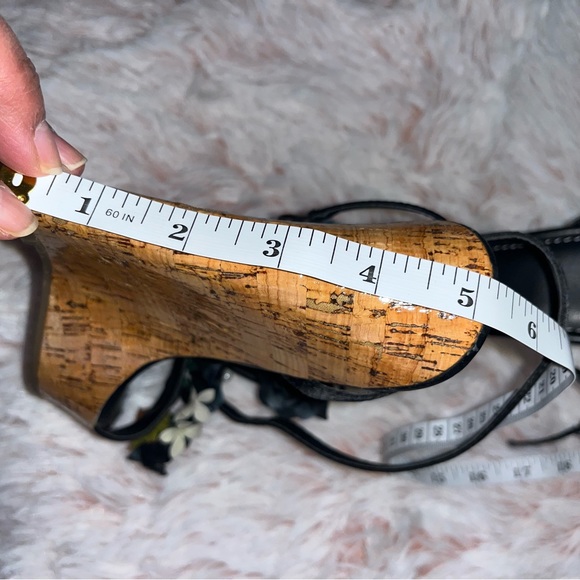 NWT- 5 inch Wedge sandals! Size 7. Adjustable strap. Original box - Picture 2 of 3